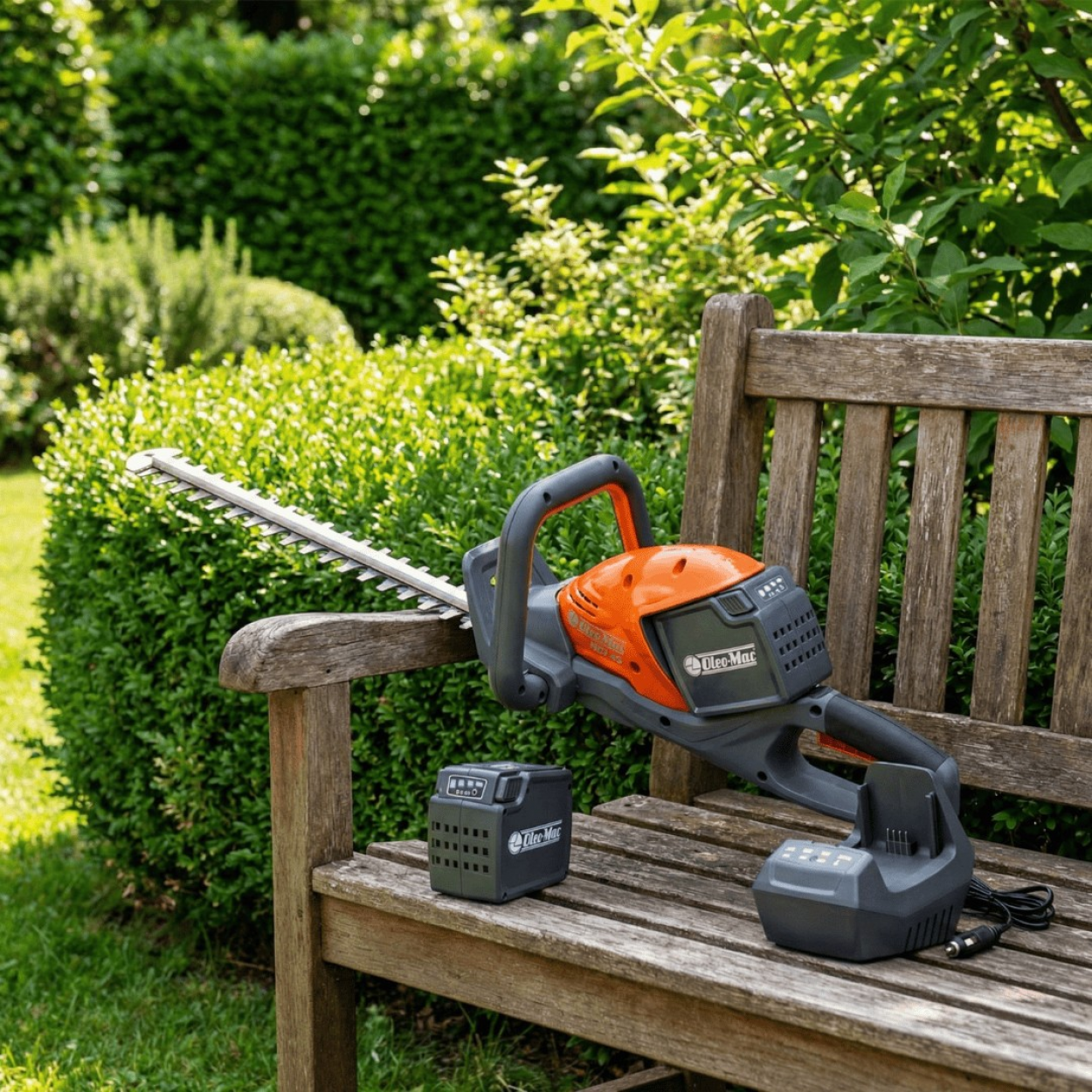 Oleomac HCİ45 Akülü Çit Biçme Makinesi 5.0AH Akü + Şarj Cihazı